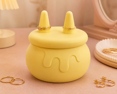 Yellow colorway scene