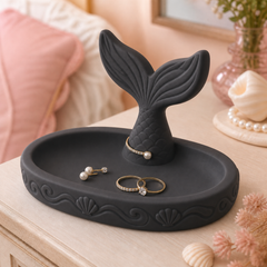 Black colorway scene