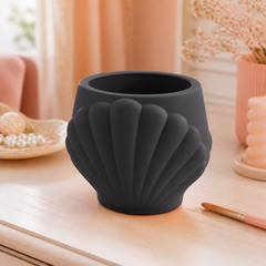 Black colorway scene