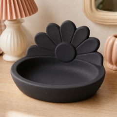 Black colorway scene